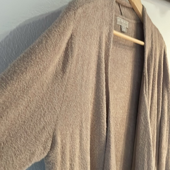 Barefoot Dreams CozyChic Lite Island Wrap, Taupe. Size L/XL - Picture 6 of 8